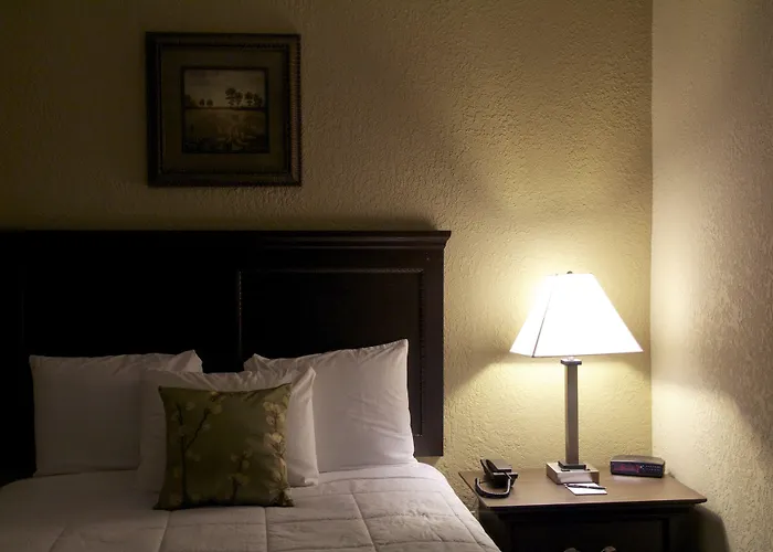 Grand View Inn & Suites